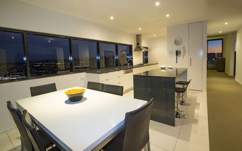 Ultra Broadbeach - Whitsundays Accommodation 5
