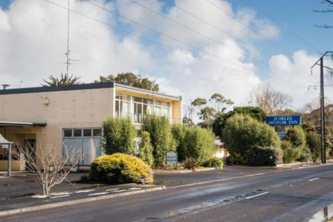 Jubilee Motor Inn - Whitsundays Accommodation 2