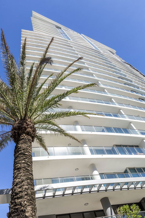 Artique Surfers Paradise - Whitsundays Accommodation 2