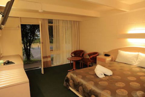 Absolute Lakes Entrance - Whitsundays Accommodation 0