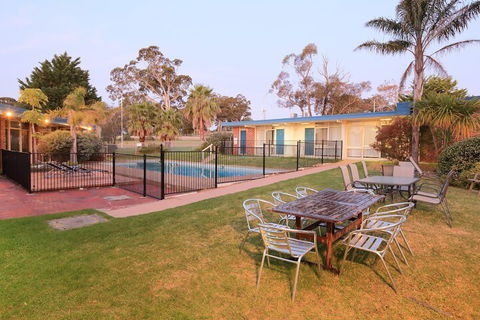 Absolute Lakes Entrance - Whitsundays Accommodation 4