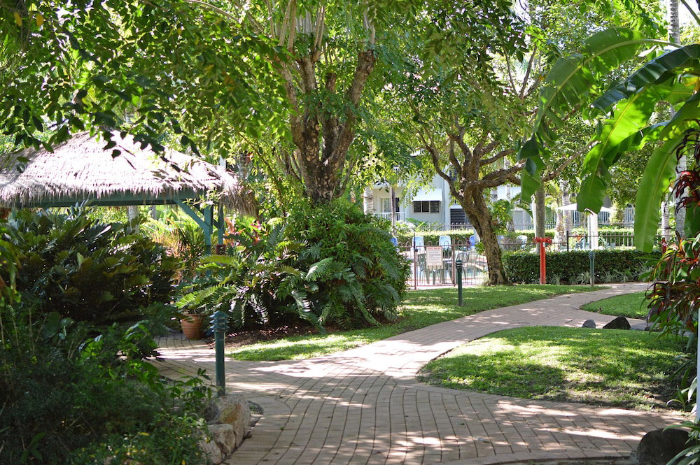 Holloways Beach QLD Whitsundays Accommodation