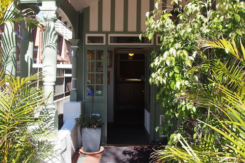 McLaren Hotel - Whitsundays Accommodation 1