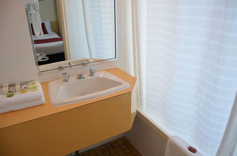 Devere Hotel - Whitsundays Accommodation 2