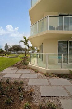 Hi Surf Beachfront Resort Apartments - Whitsundays Accommodation 0