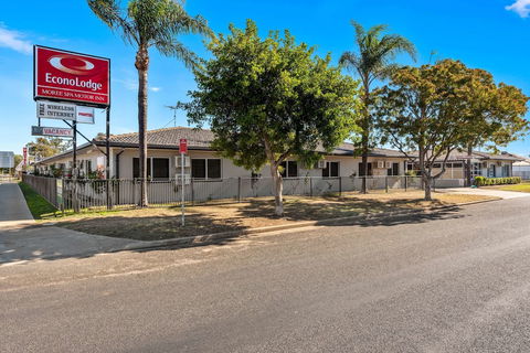 Econo Lodge Moree Spa Motor Inn - Whitsundays Accommodation 0