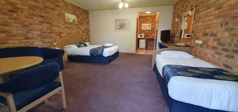 Pines Country Club Motor Inn - Whitsundays Accommodation 5