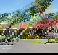 Pines Country Club Motor Inn - Whitsundays Accommodation