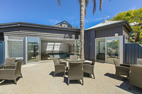 Bellevue On The Lakes - Whitsundays Accommodation 4