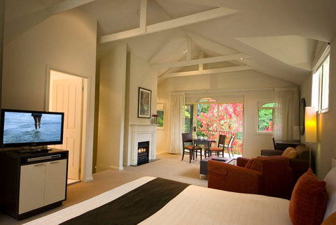 Falls Mountain Retreat - Whitsundays Accommodation 4