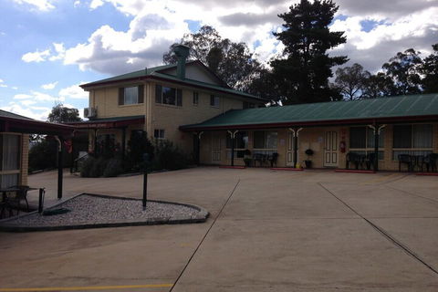 Country Rose Motel Warwick - Whitsundays Accommodation 3