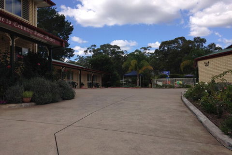 Country Rose Motel Warwick - Whitsundays Accommodation 1