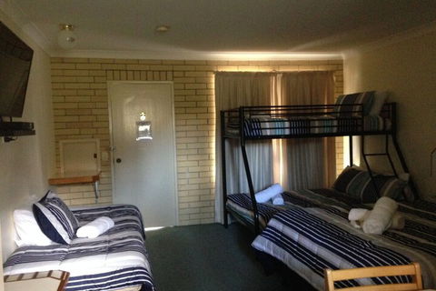 Country Rose Motel Warwick - Whitsundays Accommodation 6