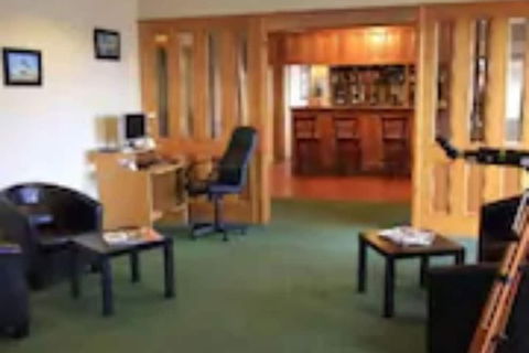 Aviators Lodge Motel - Whitsundays Accommodation 2