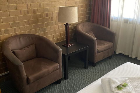 Aviators Lodge Motel - Whitsundays Accommodation 4