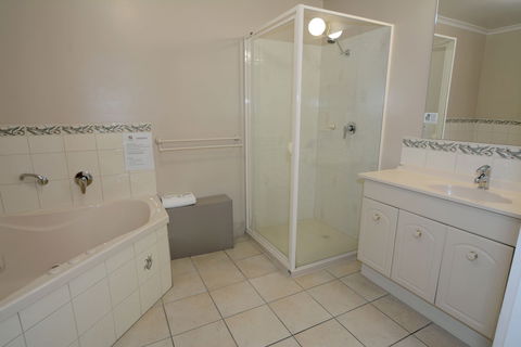 City Centre Motel - Whitsundays Accommodation 1