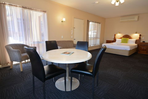 City Centre Motel - Whitsundays Accommodation 2