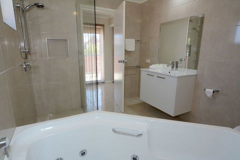 City Centre Motel - Whitsundays Accommodation 0