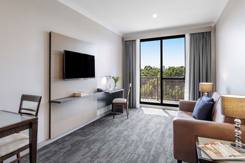 Oaks Sydney North Ryde Suites - Whitsundays Accommodation 6
