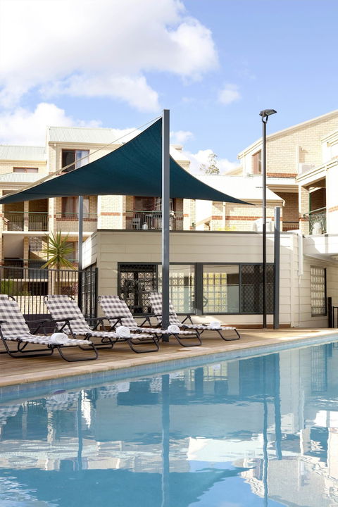 Mont Clare Boutique Apartments - Whitsundays Accommodation 1