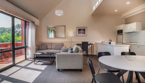 Majestic Old Lion Apartments - Whitsundays Accommodation 6
