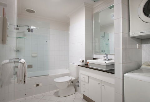 Majestic Old Lion Apartments - Whitsundays Accommodation 3