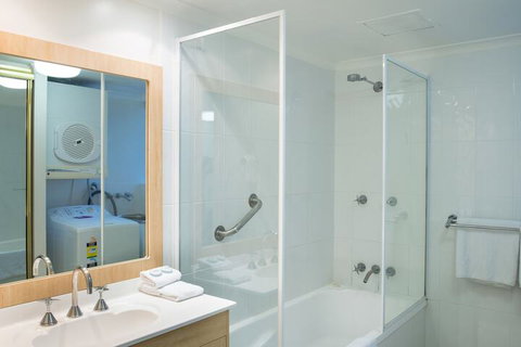 Golden Shores Holiday Club - Whitsundays Accommodation 6