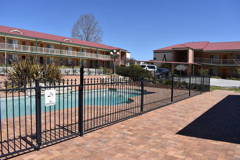 Best Western Plus Ambassador Orange - Whitsundays Accommodation 4