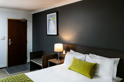 Best Western Plus Ambassador Orange - Whitsundays Accommodation 6