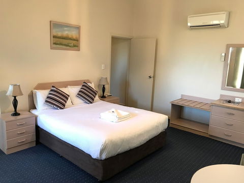 Orange Motor Lodge - Whitsundays Accommodation 4
