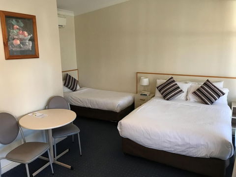 Orange Motor Lodge - Whitsundays Accommodation 2
