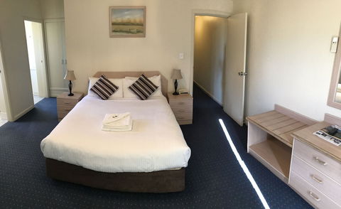 Orange Motor Lodge - Whitsundays Accommodation 6
