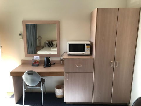 Orange Motor Lodge - Whitsundays Accommodation 1