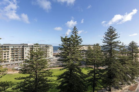 Oaks Glenelg Liberty Suites - Whitsundays Accommodation 6