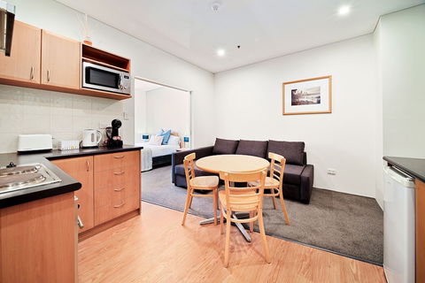 All Suites Perth - Whitsundays Accommodation 1