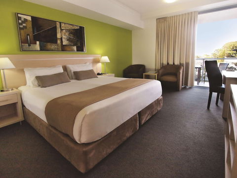 Oaks Townsville Gateway Suites - Whitsundays Accommodation 6