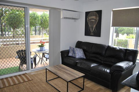 Budds Beach Apartments - Whitsundays Accommodation 4