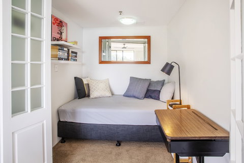 Gemini Court Holiday Apartments - Whitsundays Accommodation 5