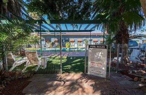 Elkira Court Motel - Whitsundays Accommodation 2
