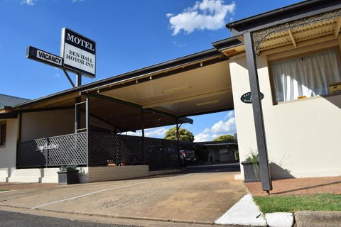 Ben Hall Motor Inn - Whitsundays Accommodation 1