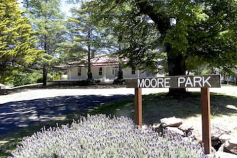 Moore Park Inn - Whitsundays Accommodation 0