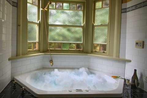 Moments Mountain Retreat - Whitsundays Accommodation 4