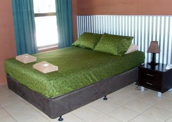 Territory Manor Motel & Caravan Park - Whitsundays Accommodation 2