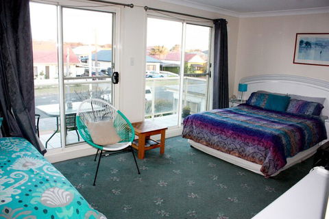 Lake Illawarra B&B - Whitsundays Accommodation 6