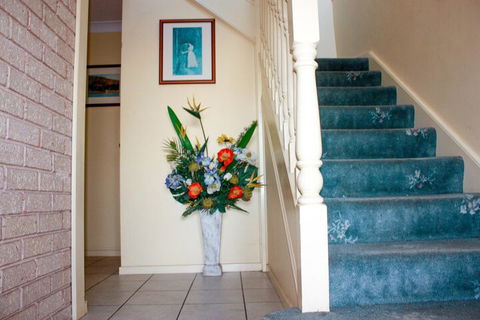 Lake Illawarra B&B - Whitsundays Accommodation 3