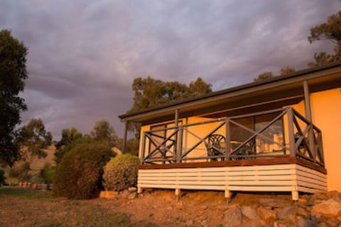 Riesling Country Cottages - Whitsundays Accommodation 3