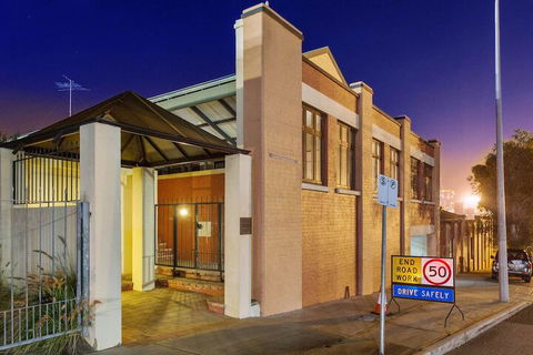 James Street Warehouse - Whitsundays Accommodation 1