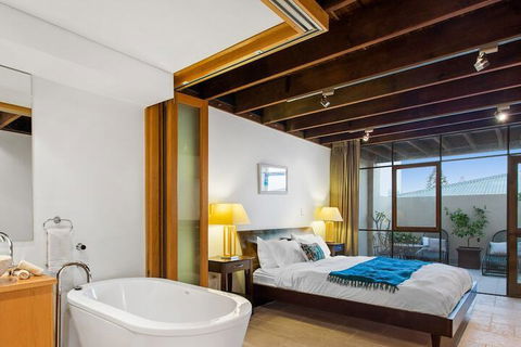 James Street Warehouse - Whitsundays Accommodation 4