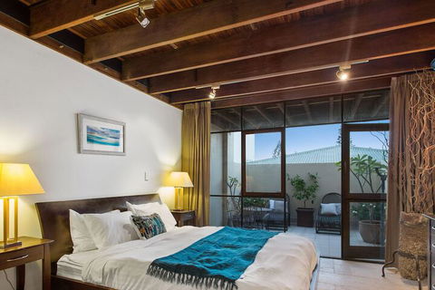 James Street Warehouse - Whitsundays Accommodation 5