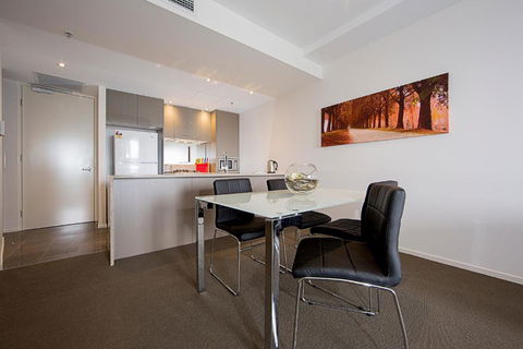 Accommodate Canberra Manhattan On The Park - Whitsundays Accommodation 6